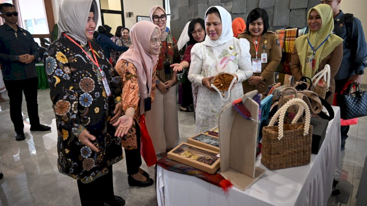Indira Yusuf Ismail Kenalkan Produk UMKM Makassar ke Iriana Jokowi dan Wury Ma’ruf Amin