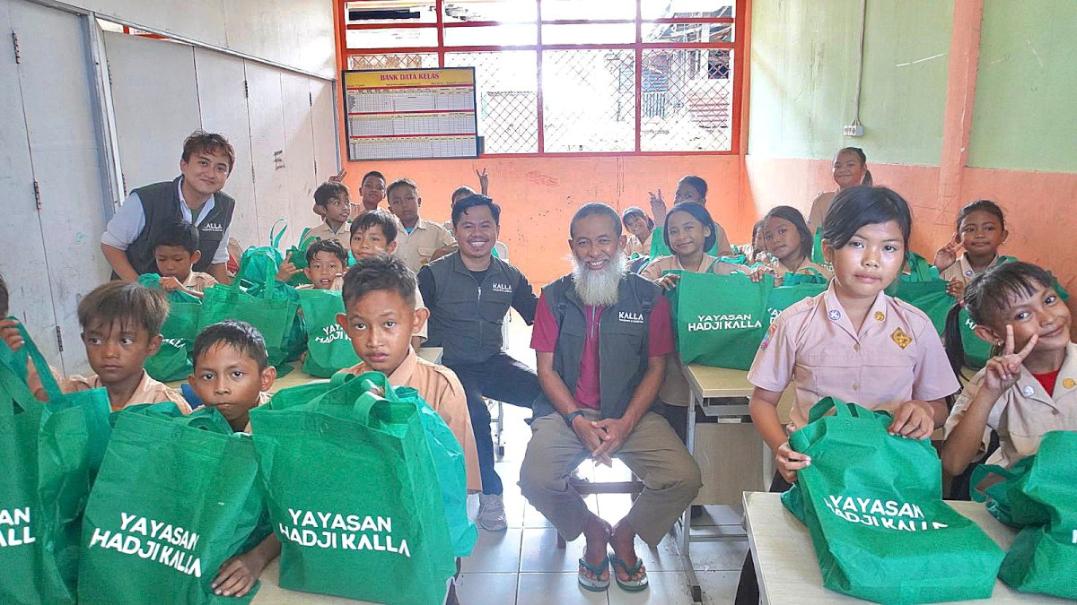 Kalla Translog Hadirkan Fun Learning dan Resmikan Pondok Baca di Pulau Bonetambu
