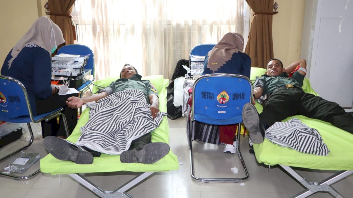 Dandim 1425 Jeneponto Kerahkan Puluhan Prajuritnya dan Persit Ikut Serta Bakti Kesehatan Donor Darah Polda Sulsel