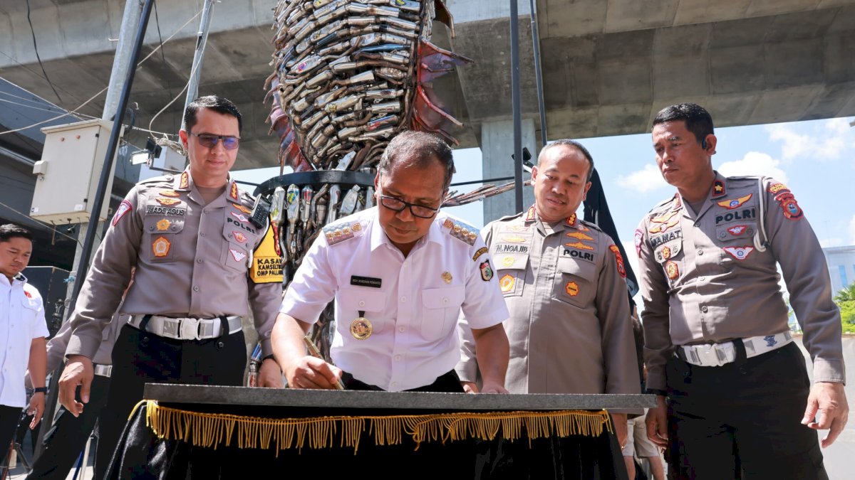 Danny Pomanto Resmikan Tugu Ikan Knalpot Brong di Fly Over