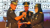 Memasuki Masa Purna Bhakti, Liberti Sitinjak Serahkan Jabatan Kakanwil Kemenkumham Sulsel Kepada Indah Rahayuningsih