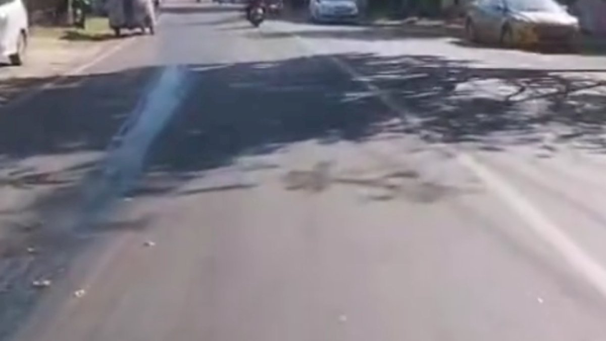 VIDEO: Waspada Tumpahan Oli Sepanjang Jalan Nuri Makassar
