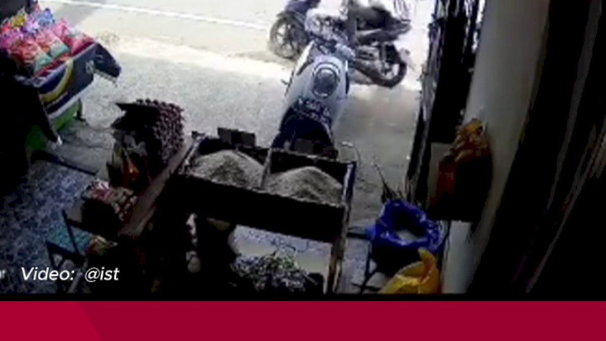 VIDEO: Dua Pelaku Curi Dua Karung Beras di Makassar, Aksinya Terekam CCTV