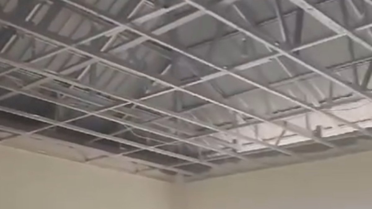 VIDEO: Baru Direhab, Plafon di SDN Towuti Luwu Timur Ambruk
