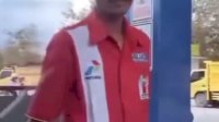 VIDEO: Pengendara Mobil Berpakaian PNS Beli Bensin Rp 10 Ribu, Ekspresi Petugas SPBU Jadi Sorotan