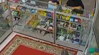 VIDEO: Bocah Tancap Gas Motor di Soppeng, Etalase Apotek Diseruduk