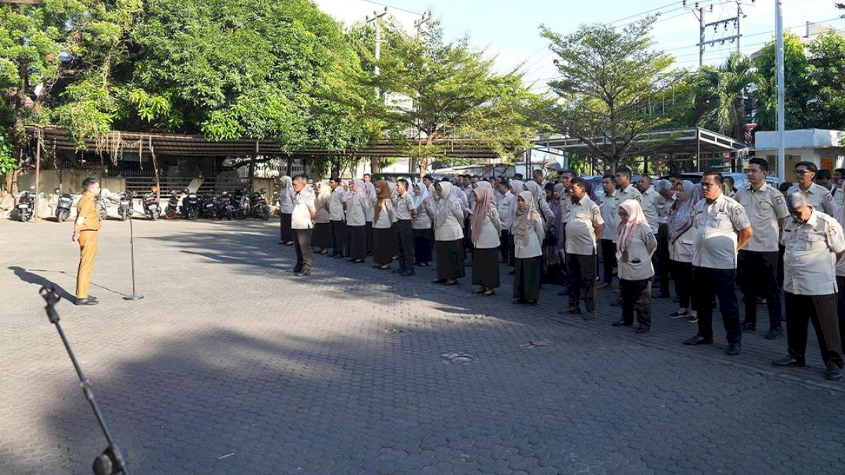 Foto: Sekretaris BBapenda Kota Makassar Muhammad Fuad Arfandi Pimpin Apel Pagi