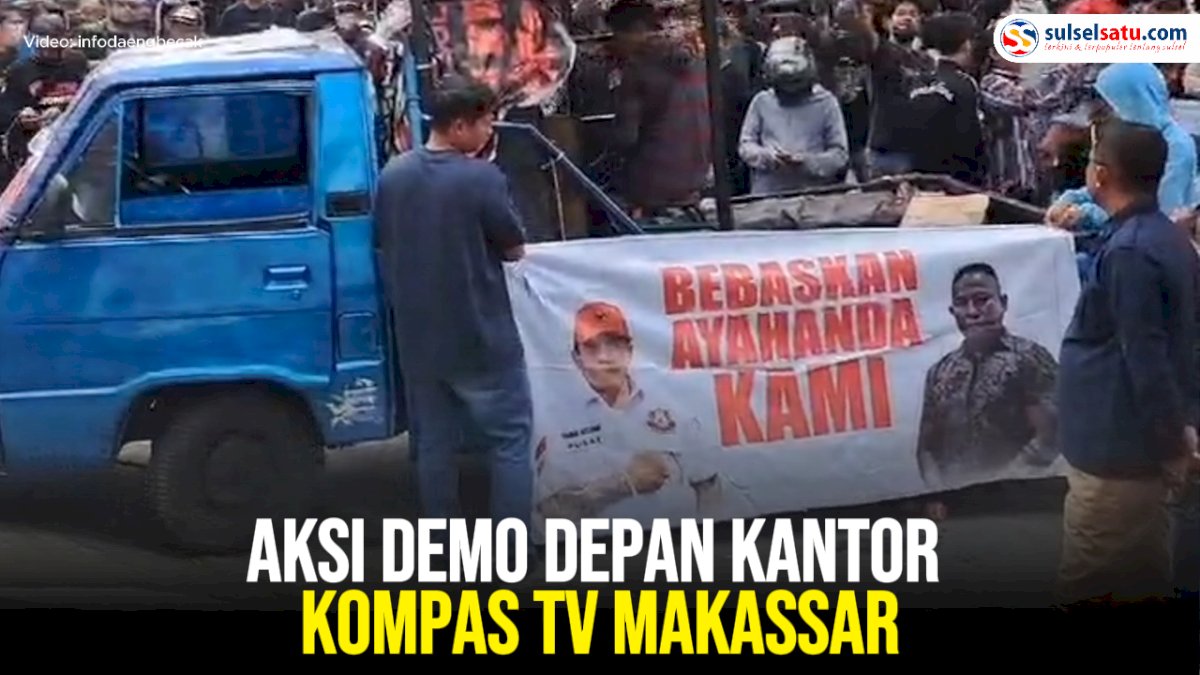 VIDEO:  Aksi Demo Depan Kantor Kompas TV Makassar