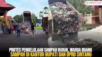 VIDEO: Protes Pengelolaan Sampah Buruk, Warga Buang Sampah di Kantor Bupati dan DPRD Sintang