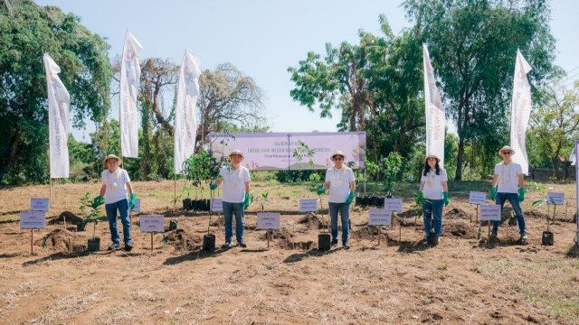 Astra Motor Ajak Siswa SMA Negeri Bali Mandara Melakukan penanaman pohon. Foto: Istimewa. 