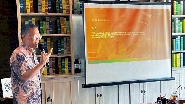 Communications &amp; Daya Head Bank BTPN Andrie Darusman menjelaskan. Foto: Istimewa.