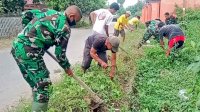 Bersatu Dalam Aksi Gotong Royong Babinsa Desa Tanjonga : Wujud Kepedulian, Kebersamaan dan Solidaritas