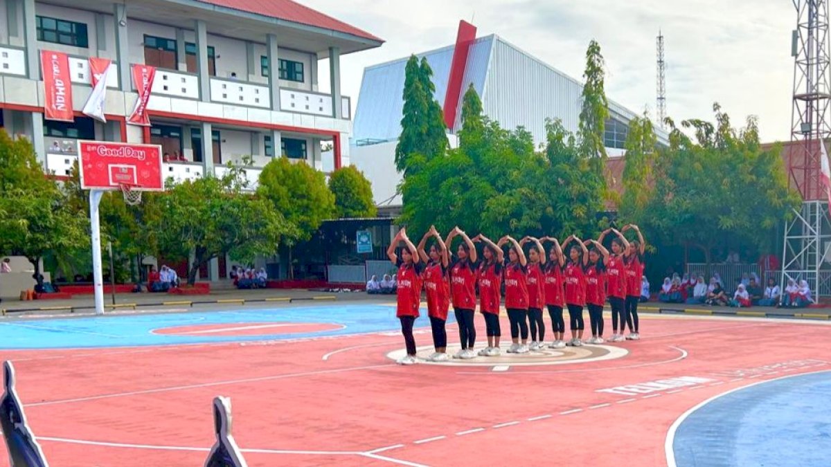 Edukasi Safety Riding Buka Honda DBL Roadshow Goes To School di SMK Telkom Makassar