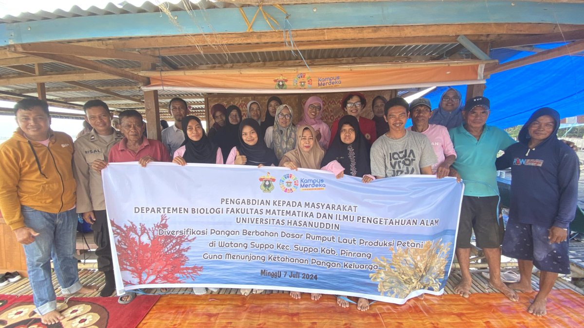 Tim Pengabdian Biologi Unhas Kenalkan Produk Pangan dari Rumput Laut ke Petani Suppa