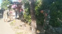 Bersihkan Saluran Air, Babinsa Koramil 1425-02/Bangkala Ajak Warga Kerja Bakti