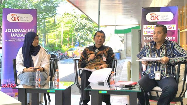 Journalist update OJK Sulselbar. Foto: Istimewa.