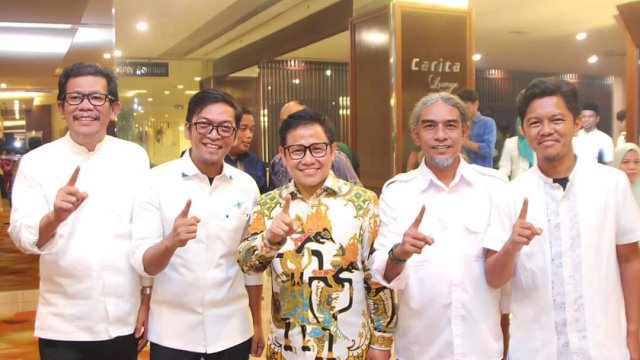 Jajaran pengurus DPC PKB Makassar bersama Muhaimin Iskandar saat berada di Kota Daeng. Ist
