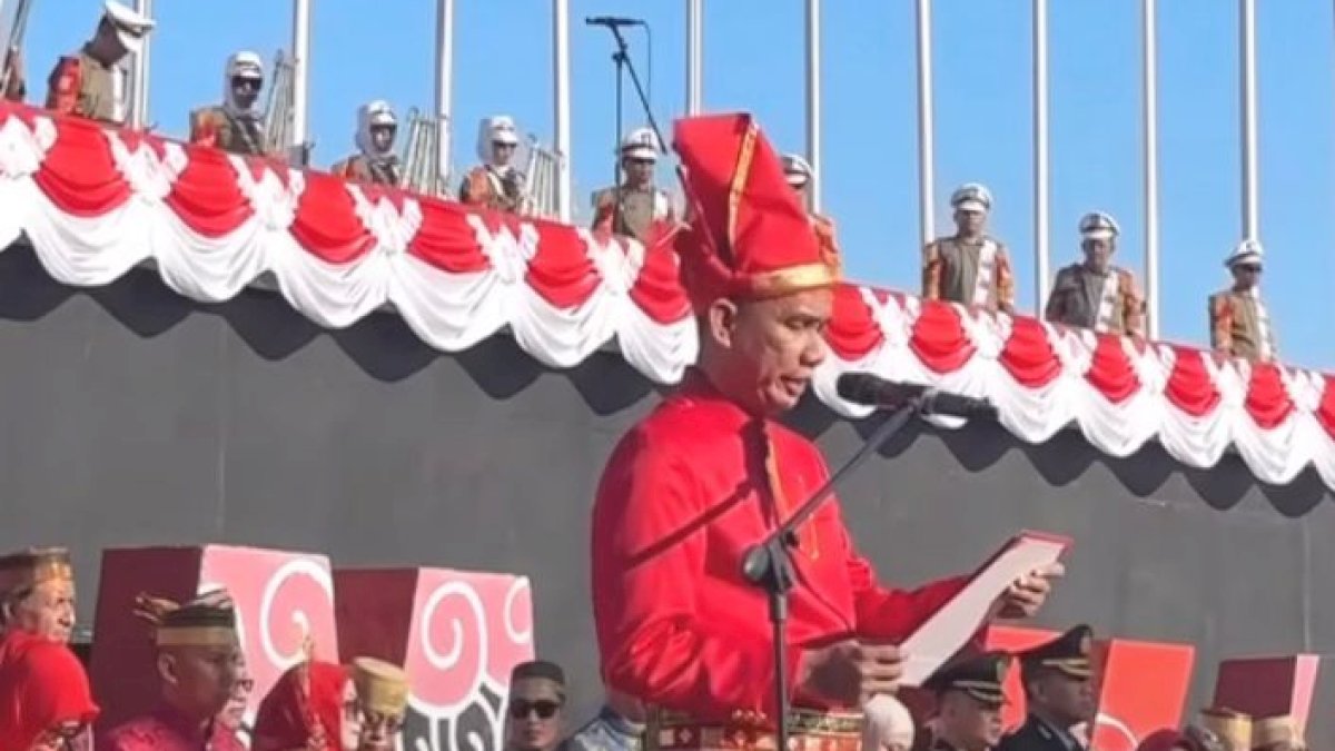 Moment Ketua DPRD Makasaar Rudianto Lallo Bacakan Teks Proklamasi Peringatan HUT RI ke-79