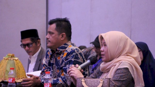 Ketua Bawaslu Sulsel Mardiana Rusli bersama jajaran komisioner lainnya. Ist