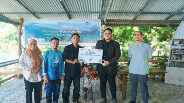 Pegadaian Kanwil Makassar salurkan bantuan transplantasi karang di Bulukumba. Foto: Istimewa.