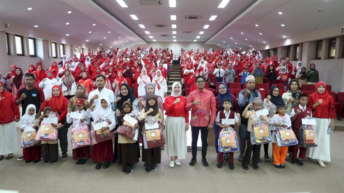 Firman Pagarra Apresiasi DWP Makassar Atas Kepeduliannya Terhadap Pendidikan Anak Satgas Kebersihan