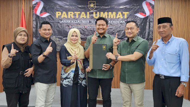 DPP Partai Ummat resmi serahkan rekomendasi usunganya ke pasangan Balon Bupati dan wakil Bupati Jeneponto, EAM-AAB, Jumat (23/08/2024) (Int)