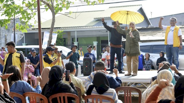 Pasangan Appi-Aliyah kompak menyapa warga di Kecamatan Biringkanaya. Ist