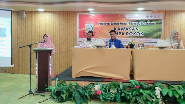 Anggota DPRD Makassar Yeni Rahman menggelar sosialisasi Perda KTR bersama warga. Foto/SS