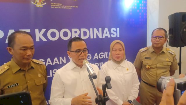 MenPANRB Azwar Anas bersama Pj Gubernur Sulsel Zudan dan Wali Kota Danny di Makassar. Foto/SS