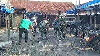 Karya Bakti Personil Kodim 1425 Jeneponto Bersama Masyarakat Bersihkan Areal Pasar Bontoramba