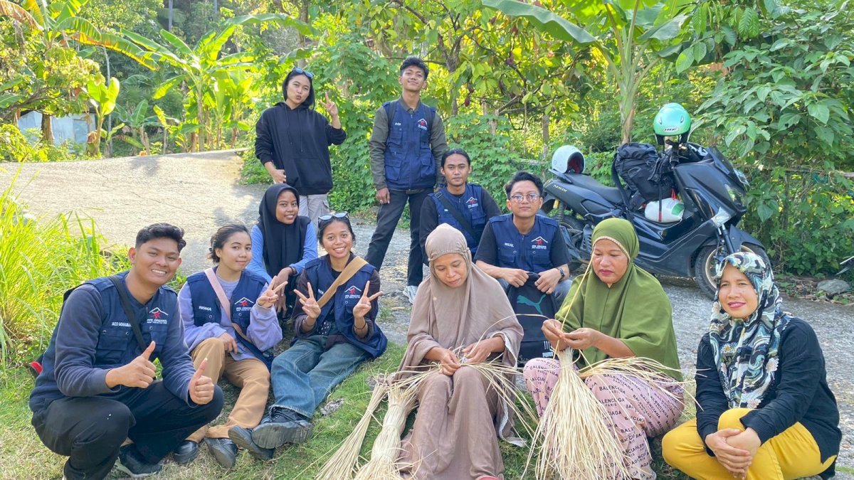 PPK ORMAWA FSD UNM Bentuk Kader Budaya untuk Regenerasi Budaya di Desa Tanah Towa