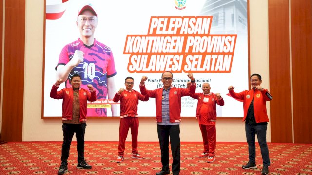 Prof Zudan bersama Ketua KONI Sulsel Yasir Mahmud dan Kadispora Sulsel saat pelepasan kontingen PON. Ist