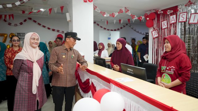 Pj Gubernur Sulsel Prof Zudan saat mengunjungi RSUD La Mappapenning Bone. Ist