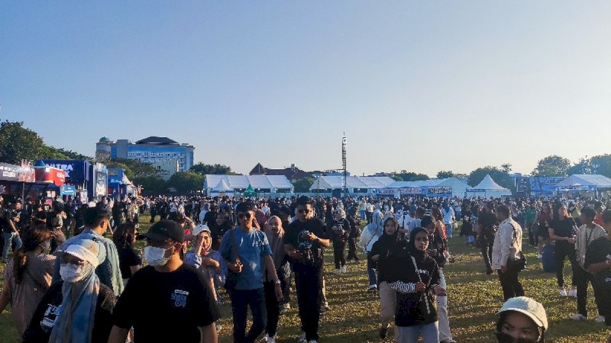 Sheila On 7 Sukses Guncang Makassar, Ribuan Sheila Gank Hadir dari Berbagai Kota