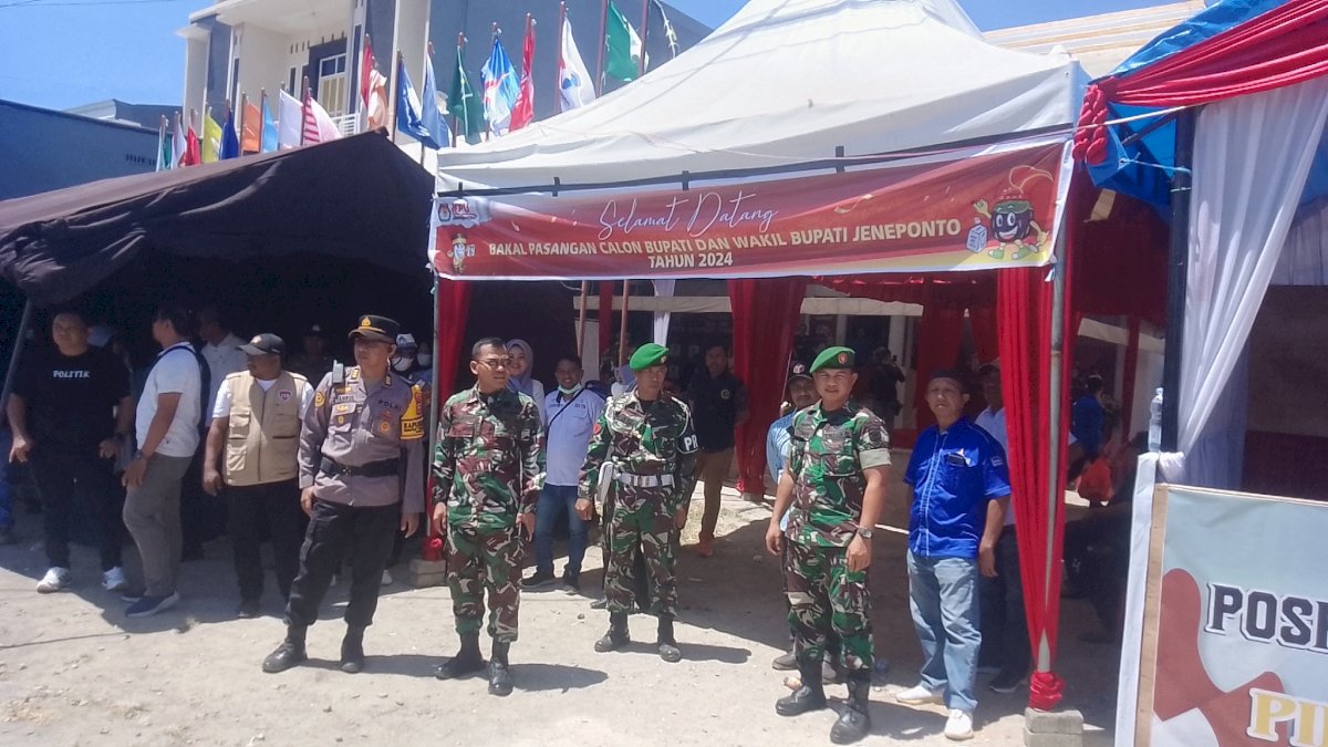 Ratusan TNI – Polri Diterjunkan Kawal Pengamanan Pendaftaran Pasangan Balon Bupati ke KPU Jeneponto