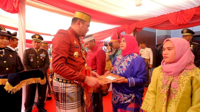 Bupati Adnan serahkan SK Remisi bagi narapidana di Kabupaten Gowa. Foto: Istimewa.