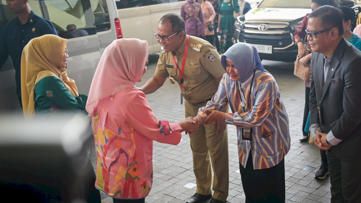Kunker di Makassar, Begini Sambutan Danny dan Indira untuk Ibu Negara Iriana Jokowi