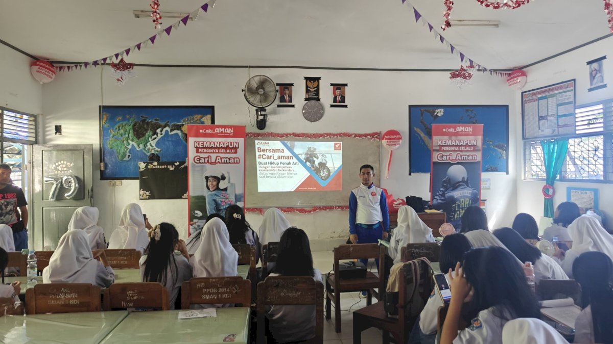 Siswa SMA dan SMK 1 Kendari Antusias Ikuti Edukasi Safety Riding Astra Motor Sulsel
