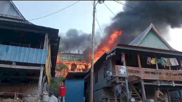 Satu unit rumah terbakar rata dengan tanah di Kecamatan Tarowang, Jeneponto (Istimewa)
