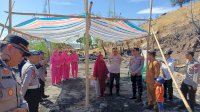Peduli Sesama, Kapolres Jeneponto Serahkan Bantuan Untuk Korban Kebakaran di Tarowang