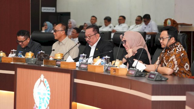 Pimpinan DPRD Sulsel bersama Pj Gubernur Sulsel. Ist