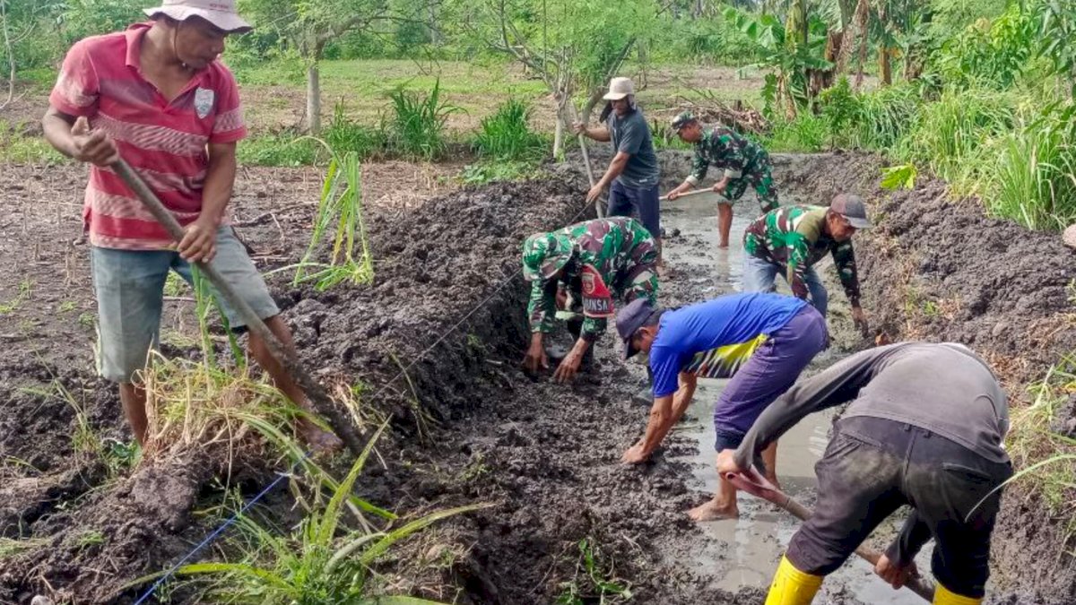 Peran Aktif Babinsa Koramil 1425-04 Kelara Bantu Kesulitan Masyarakat
