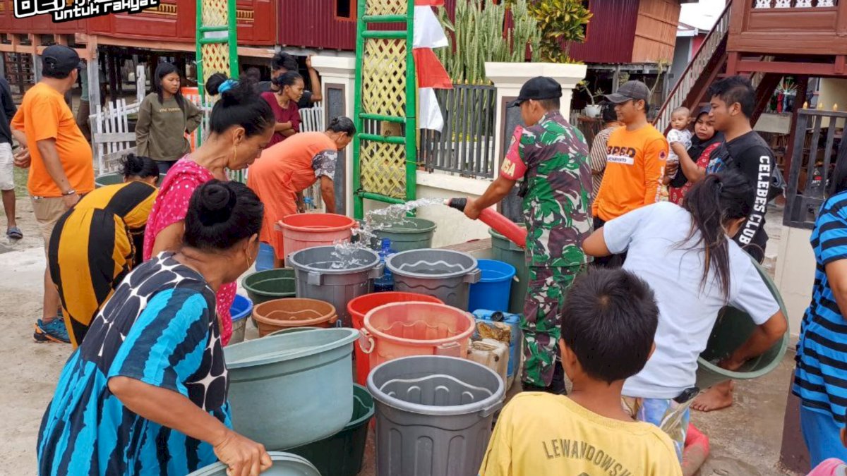 Kodim 1425 Jeneponto Distribusikan Air Bersih ke Wilayah Krisis Air Dampak Musim Kemarau