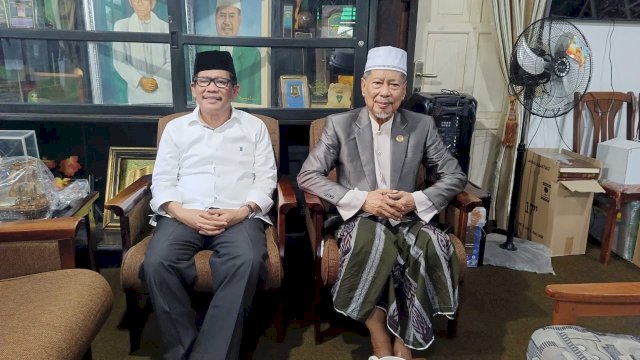 Azhar Arsyad bersana Prof Farid Wajdi. Ist
