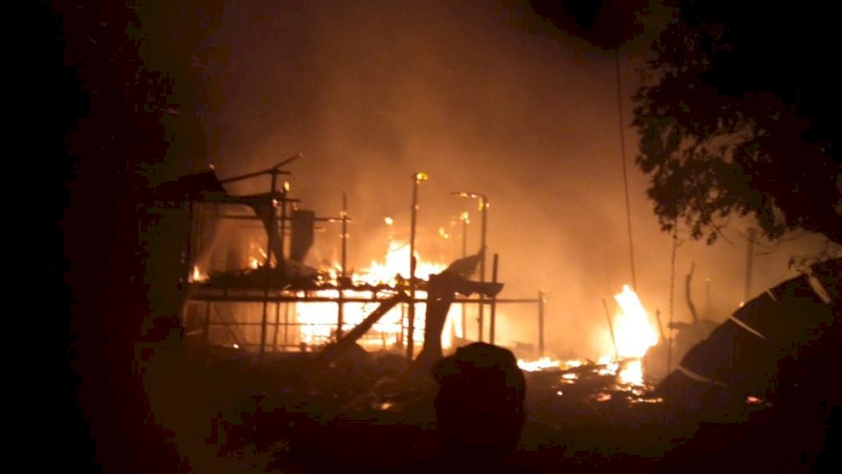 Diduga Kosleting listrik, Tiga Rumah di Kelurahan Pa’biringa Jeneponto Terbakar