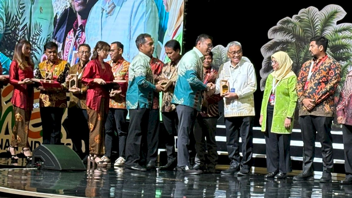 Berpihak ke Petani, Prof Zudan Diganjar Anugerah Perkebunan 2024