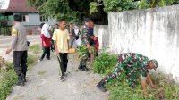 Sinergitas TNI-Polri, Babinsa Koramil 1425-05 Batang Dan Bhabinkamtibmas Bersihkan Saluran Air