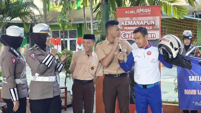 Edukasi keselamatan berkendara Asmo Sulsel bersama Polrastabes Makassar. Foto: Istimewa.