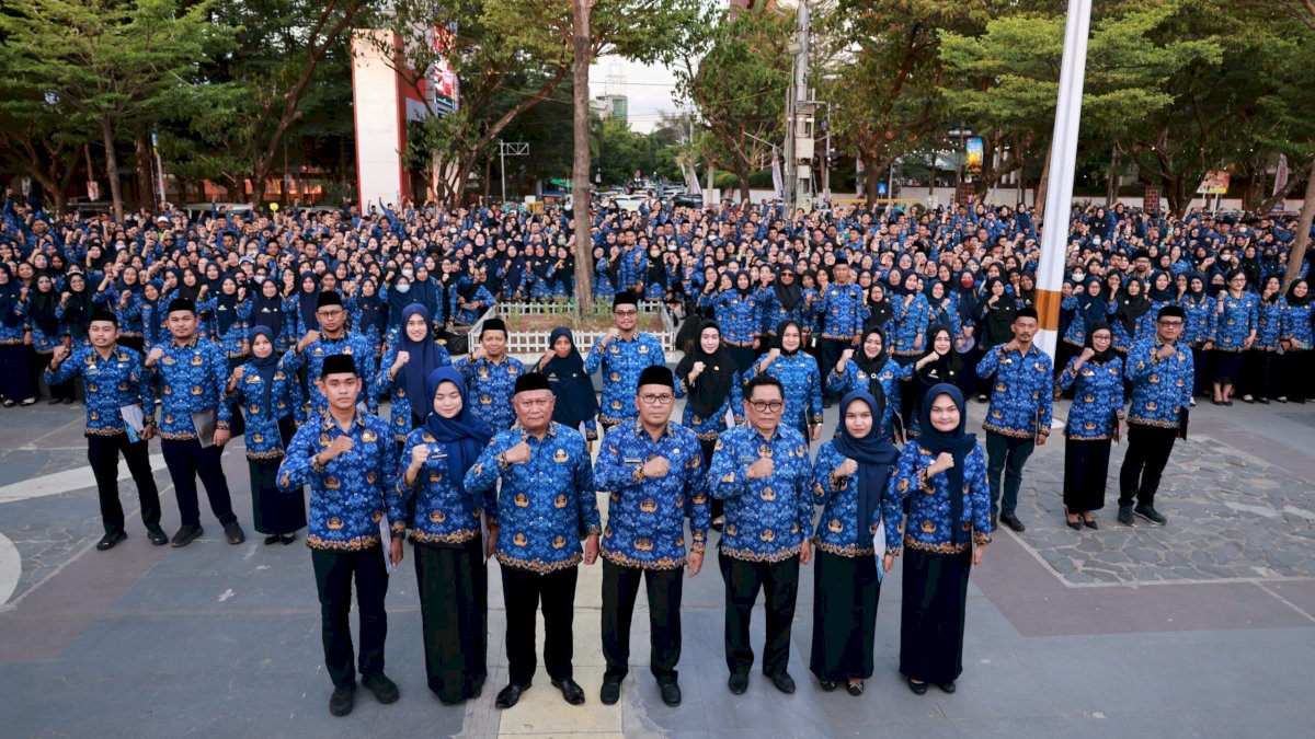 Pemkot Makassar Serahkan SK Penyesuaian ke 4 064 PPPK