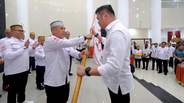 Ketua PMI Sulsel Adnan Purichta Ichsan lantik pengurus PMI Kota Makassar. Foto: Istimewa.